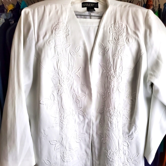 WHITE 2-PIECE SKIRT SUIT SIZE 22W. - Picture 1 of 6